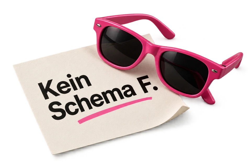 Pinke Sonnenbrille auf strukturiertem Papier mit der Notiz: Kein Schema F.